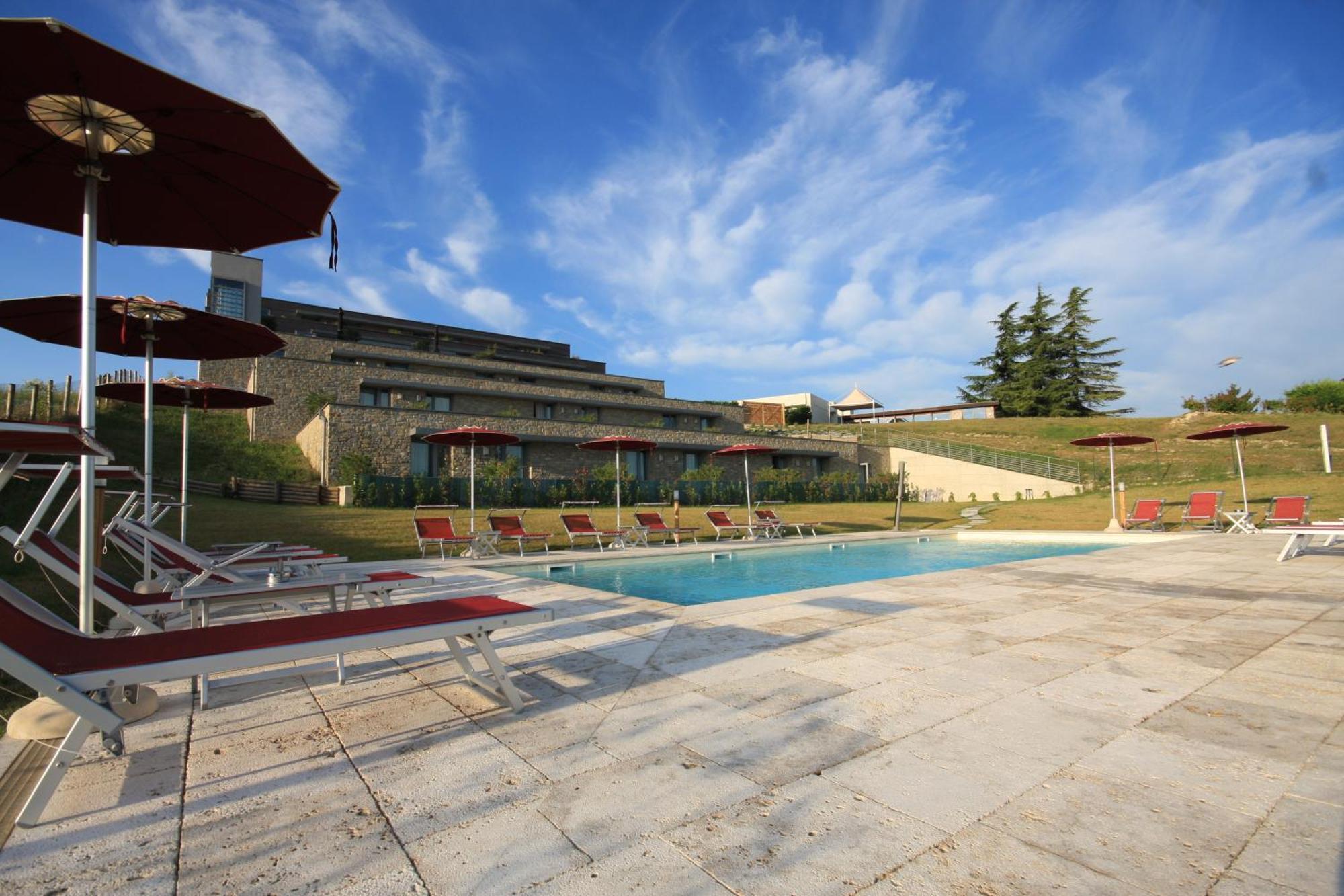 Hotel Ca' Del Lupo Montelupo Albese Exterior foto
