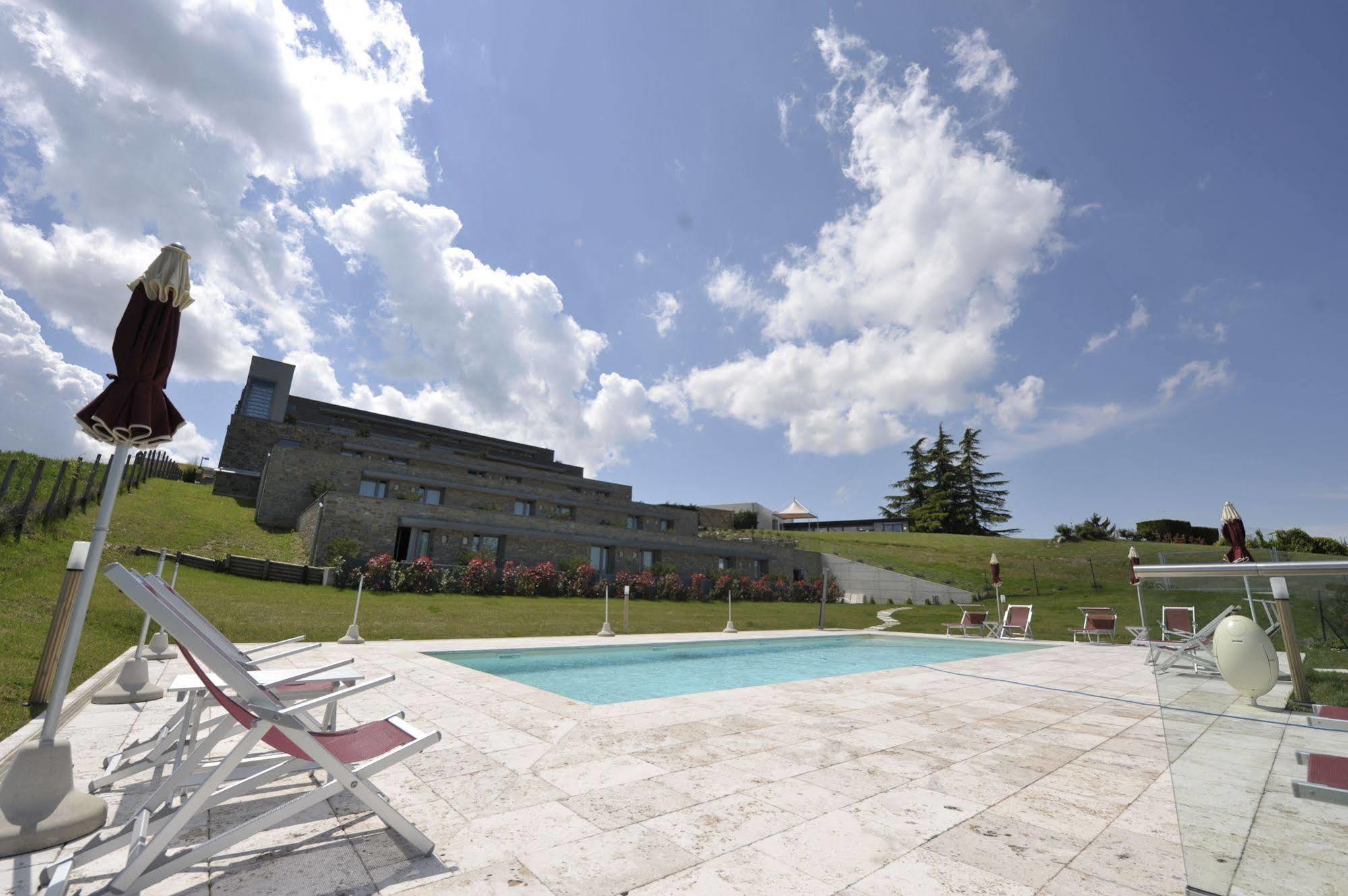 Hotel Ca' Del Lupo Montelupo Albese Exterior foto